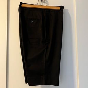 Jones New York Signature black stretch cotton Bermuda shorts. Size 4.
